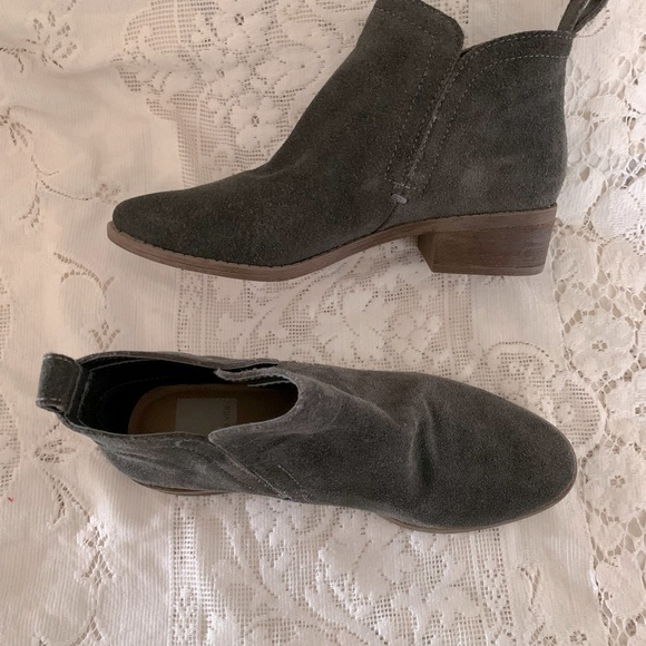 Dolce Vita Shoes - Dolce Vida size 6 gray booties